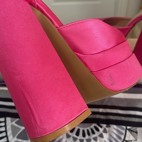 🩷 Pink Shoes! - Picture 4 of 9